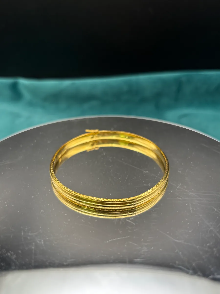22K Gold Star Bangle | 9.51g