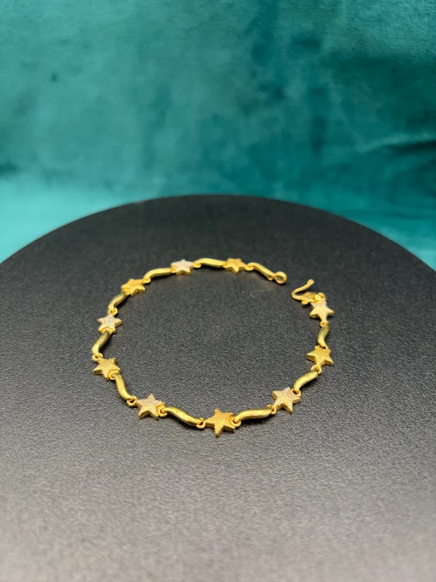 22K Gold Star Bracelet | 8.45 g