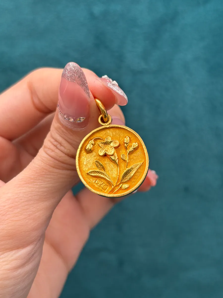 24K Gold Flower Pendant | 9.59 g — 24K gold jewellery, view 3